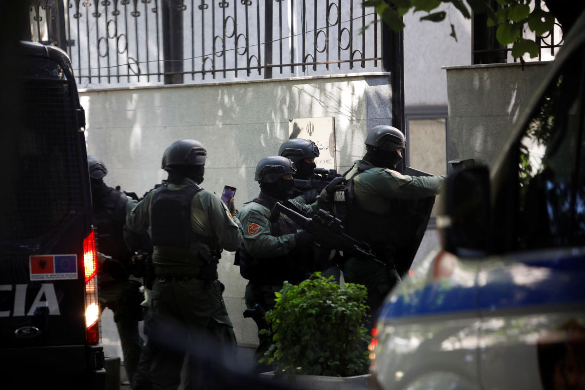 Zakuhalo se! Srbi rekli "ne" Albancima, igrač otrovan, na ulici 2.500 policajaca, ruše se dronovi... Zakuhalo se! Srbi rekli "ne" Albancima, igrač otrovan, na ulici 2.500 policajaca, ruše se dronovi...