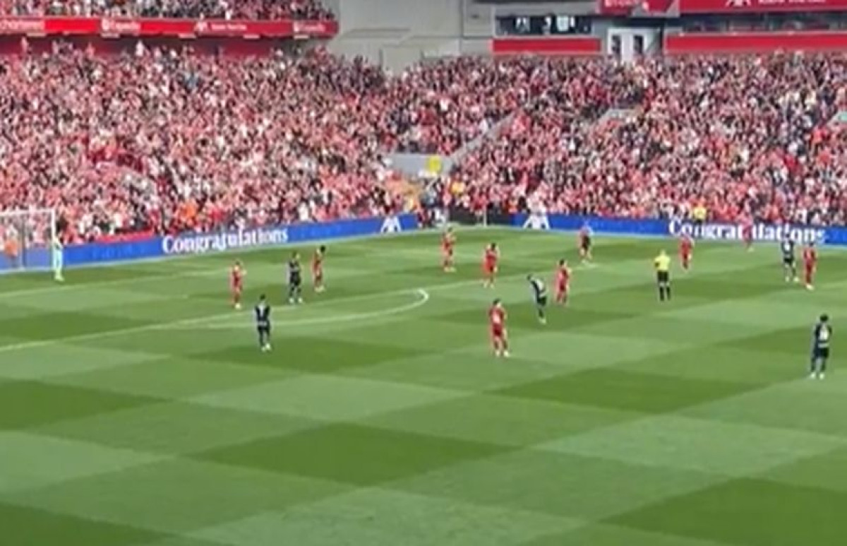 Nikad bolnije scene s Anfielda: Prekinut meč Liverpool - Bilbao, suze navijača obilaze planetu Nikad bolnije scene s Anfielda: Prekinut meč Liverpool - Bilbao, suze navijača obilaze planetu