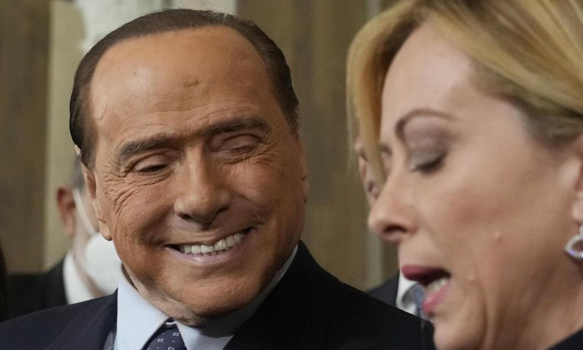 Berlusconi igračima obećao autobus pun prostitutki, ovome se nije ni sam nadao Berlusconi igračima obećao autobus pun prostitutki, ovome se nije ni sam nadao