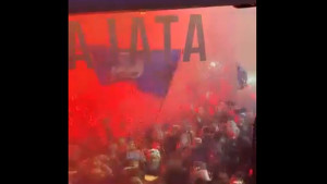Vatren doček za igrače Atalante u 3 ujutro!
