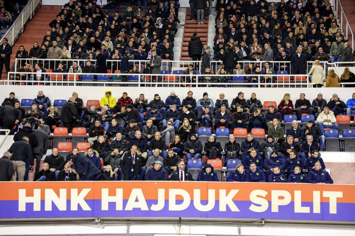 Na Poljud stiže trenerska faca zbog koje navijačima Hajduka srce zaigra: "Nemoj da izađe iz grada" Na Poljud stiže trenerska faca zbog koje navijačima Hajduka srce zaigra: "Nemoj da izađe iz grada"
