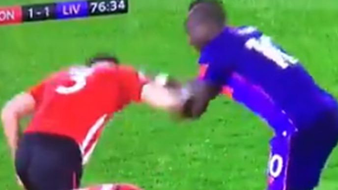 Yoshida htio da se tuče s igračem Liverpoola, a onda shvatio da je to Sadio Mane
