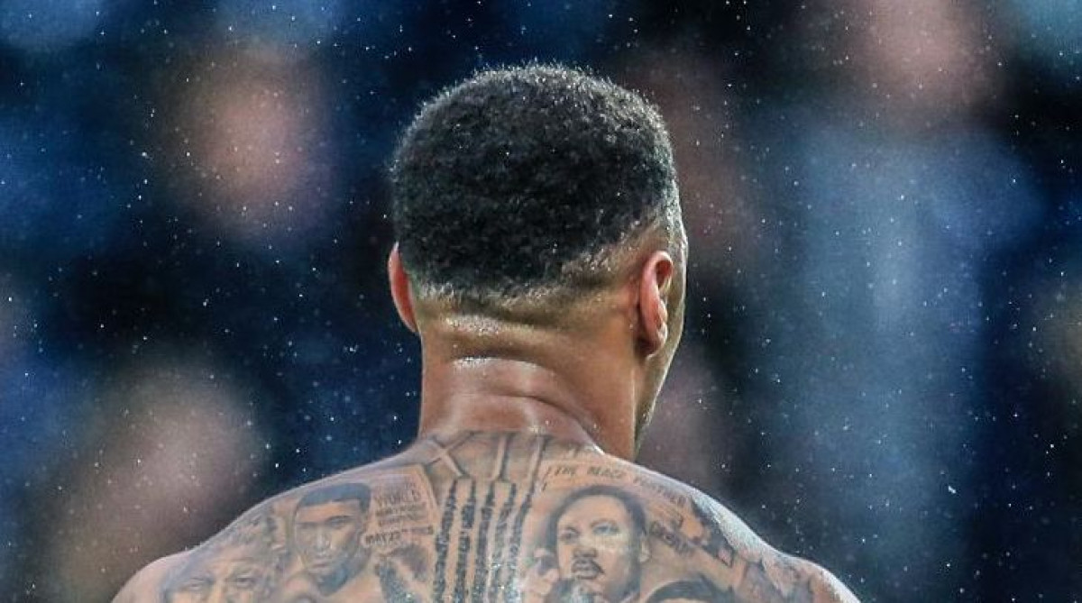 Igrač Watforda istetovirao cijelo tijelo, a tetovaže pokazuju njegovu borbu protiv rasizma