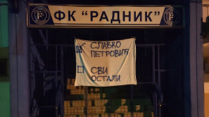 Indicent okačio transparent u izgledu glasačkog listića na stadion u Bijeljini