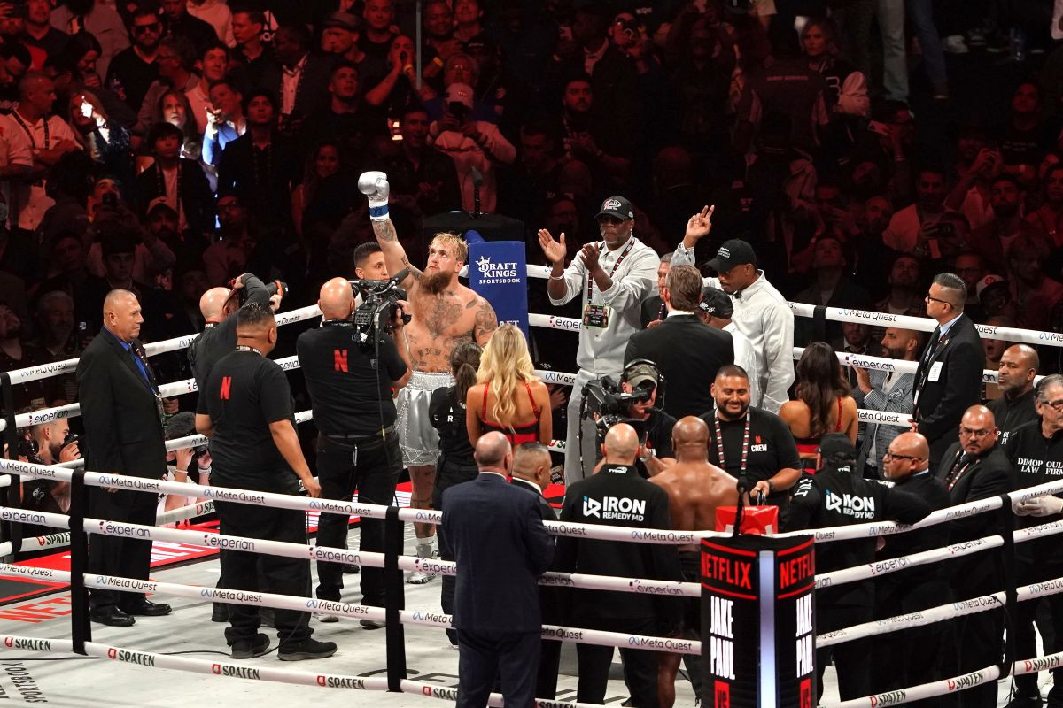 Navijači tvrde da je Jake Paul nakon pobjede protiv Tysona uradio najsramotniju stvar 21. stoljeća! Navijači tvrde da je Jake Paul nakon pobjede protiv Tysona uradio najsramotniju stvar 21. stoljeća!