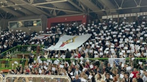 Zetra je konačno puna kako to Bosna zaslužuje! Odana počast Mirzi Delibašiću na početku utakmice