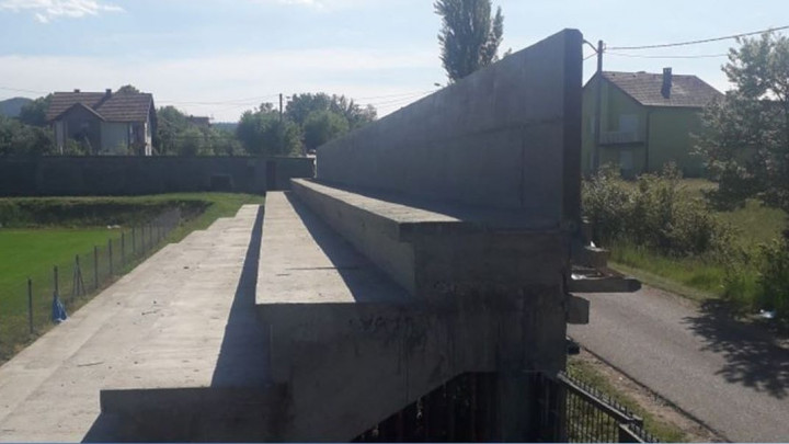 Ko hoće taj i može: Bh. niželigaš u vrijeme korone izgradio tribinu!