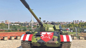"To je tenk iz Vukovara, da se ja pitam, na njemu bi ostala hrvatska zastava..."
