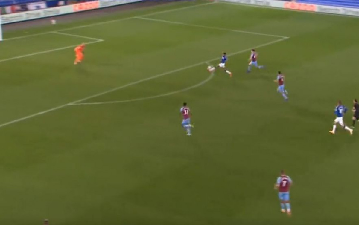Kad se Ronaldinho pojavi na Goodisonu: Čaroban prijem lopte i gol Calverta-Lewina Kad se Ronaldinho pojavi na Goodisonu: Čaroban prijem lopte i gol Calverta-Lewina