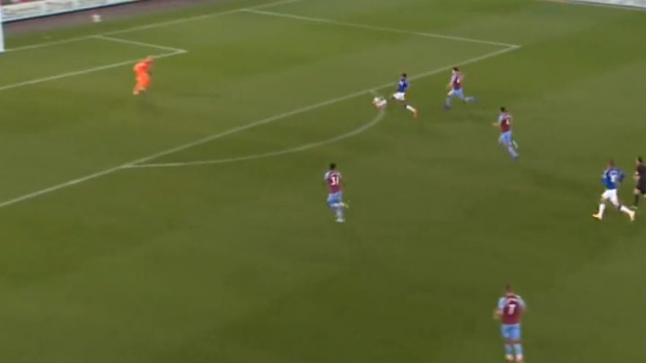 Kad se Ronaldinho pojavi na Goodisonu: Čaroban prijem lopte i gol Calverta-Lewina