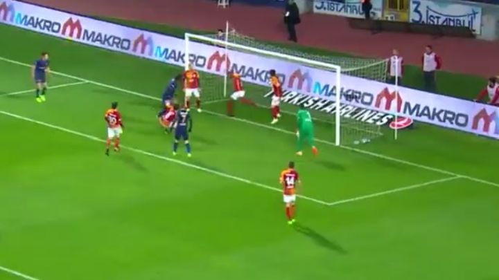 Adebayor se vratio: Hat-trick protiv Galatasarayja