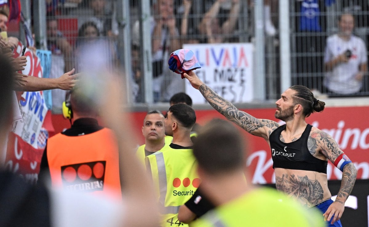 Čudan potez Hajduka za potres u Splitu, sad je sve na Livaji: "Prodaju čovjek za tako malo para?" Čudan potez Hajduka za potres u Splitu, sad je sve na Livaji: "Prodaju čovjek za tako malo para?"