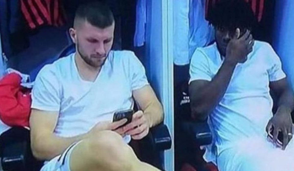 Navijači Milana bijesni što igrači koriste mobitele pred meč, ali Pioli je sada sve objasnio