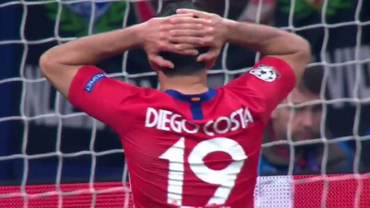 Diego Costa izašao pred Szczesnyja, Szczesny se okliznuo, a Costa se obrukao