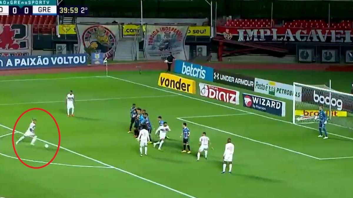 Šta i koga je gađao Dani Alves iz idealne situacije? Gol sigurno nije