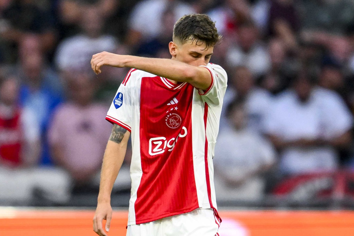 Dok jednom ne smrkne, drugom ne svane - Osjetio je to večeras Benjamin Tahirović u dresu Ajaxa Dok jednom ne smrkne, drugom ne svane - Osjetio je to večeras Benjamin Tahirović u dresu Ajaxa