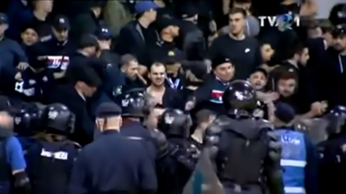 Tuča navijača na rukometnoj utakmici hit na youtubeu Tuča navijača na rukometnoj utakmici hit na youtubeu