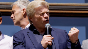 Kahn se naljutio kada je čuo šta ga novinar pita: "Zašto me pitate te gluposti?"
