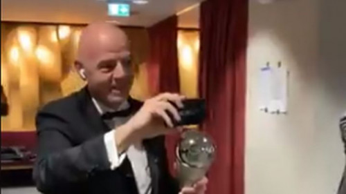 Sve se već znalo: Loša gluma Infantina prilikom uručenja nagrade Lewandowskom