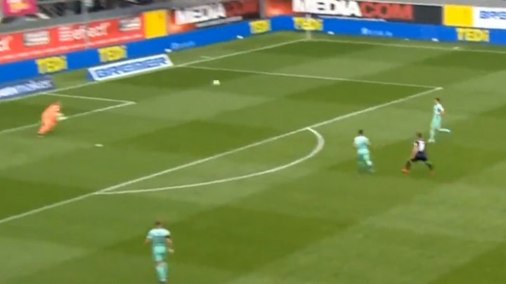 Samo je mogao da se uhvati za glavu: Bičakčić napravio veliku grešku i poklonio gol protivniku