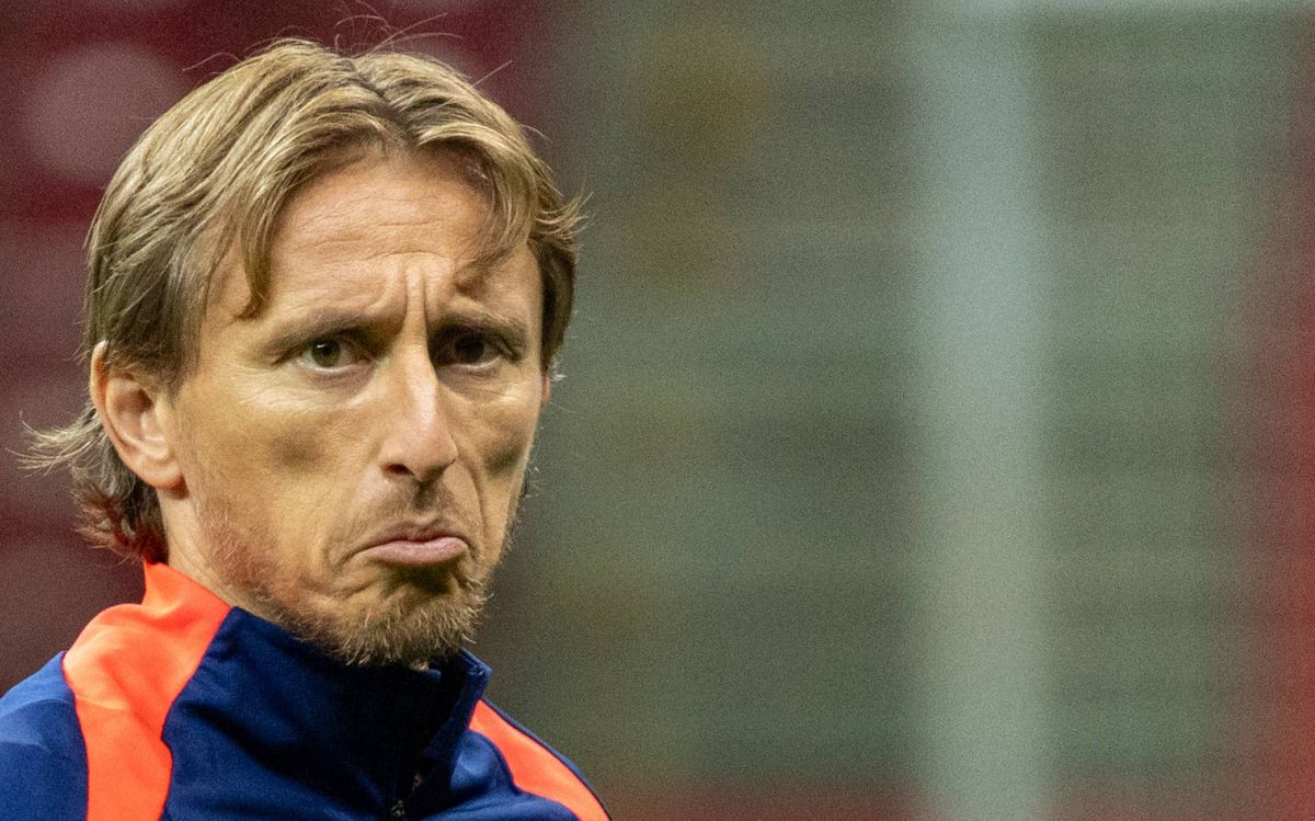 Modrić se zadnjih dana zamjerio pogrešnom, svlačionica Reala u strahu zbog "dugog jezika" veznjaka! Modrić se zadnjih dana zamjerio pogrešnom, svlačionica Reala u strahu zbog "dugog jezika" veznjaka!