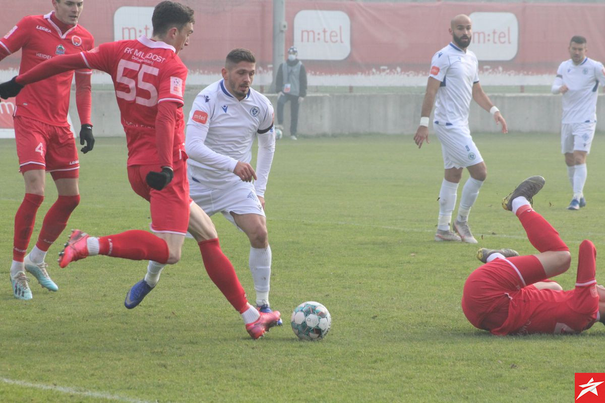 Plavi ne odustaju od titule: Željezničar razbio Mladost u Kaknju!