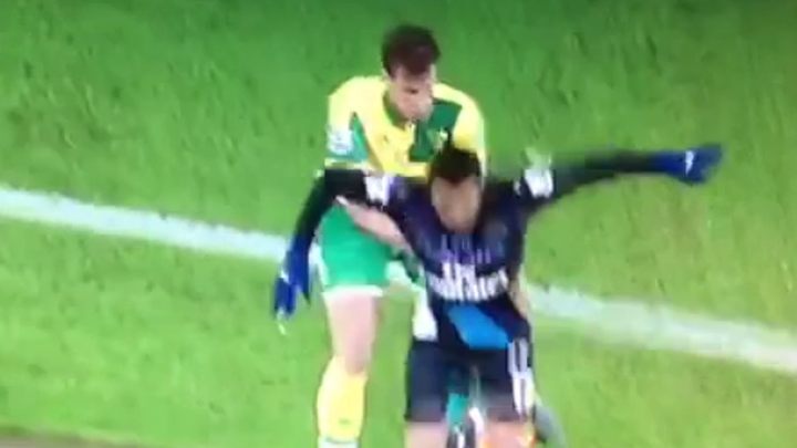 Alexis završio u kanalu pored terena