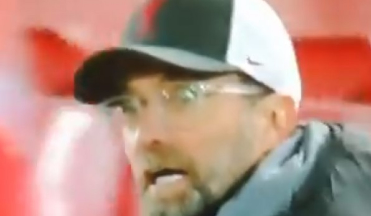 Klopp je potpuno izgubio živce sa sudijom: Zašto mi se smiješ?