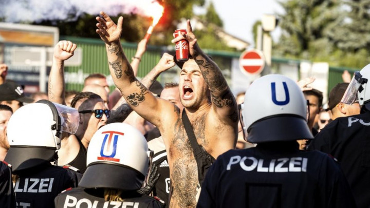 Navijači Ajaxa okupirali Graz