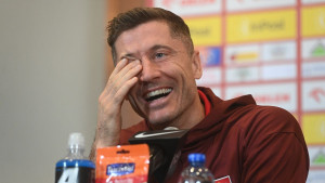 Lewandowski sanja o ostanku u Barci, ali nije ostao imun kada je vidio koji klub mu "kuca na vrata"