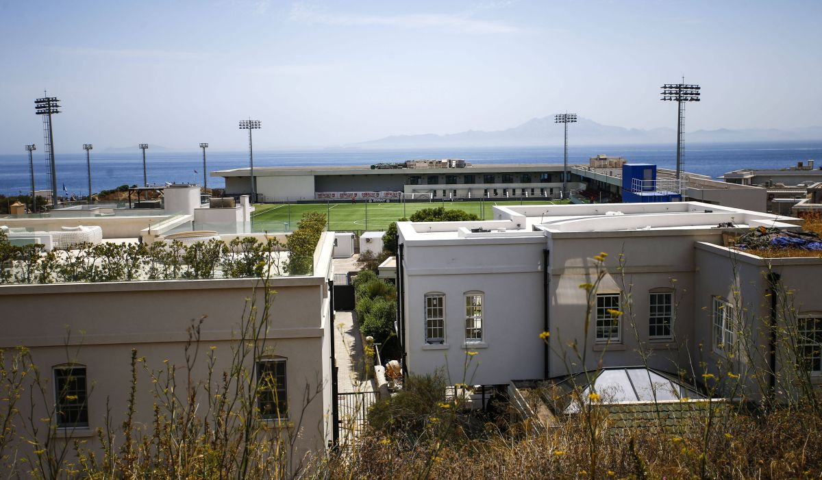 Fudbalski presedan na ivici Evrope: Cijela liga igra na jednom stadionu, meč se gleda iz aviona