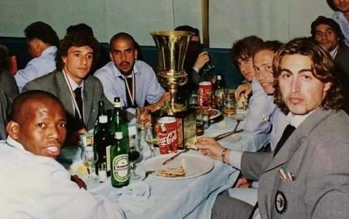 Fudbalske ikone, alkohola more i "zamašćeni" trofej: Nije teško pogoditi ko je kolovođa! Fudbalske ikone, alkohola more i "zamašćeni" trofej: Nije teško pogoditi ko je kolovođa!
