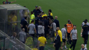 Sve zbog Bad Blue Boysa: Kad su vidjeli transparent igrači AEK-a pobjegli u svlačionicu!
