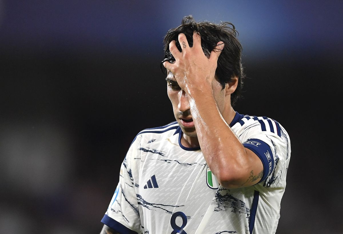 Neka se pokrije i dobro razmisli o svemu: Sandro Tonali dobio žestoku kaznu zbog klađenja! Neka se pokrije i dobro razmisli o svemu: Sandro Tonali dobio žestoku kaznu zbog klađenja!