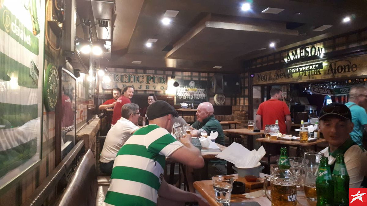 Pjesma navijača Celtica odjekivala u kafiću, a onda su se pojavili navijači Sarajeva!