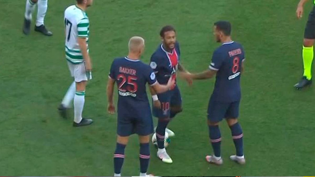 Neymar kao da traži batine: Protivnik je samo obavljao svoj posao, a Brazilac ga ismijavao Neymar kao da traži batine: Protivnik je samo obavljao svoj posao, a Brazilac ga ismijavao