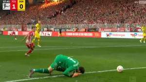 Golman Borussije Dortmund prvo napravio glupost, a onda sve šokirao svojom reakcijom