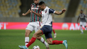 Promijenio 18 klubova, nije zaigrao za reprezentaciju, a u 43. godini potpisao novi ugovor