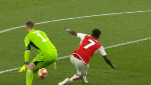VAR bez reakcije u Londonu, navijači Arsenala su bijesni: Topnici oštećeni za penal?