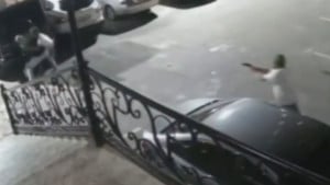 Neporaženi MMA prvak pogođen s pet metaka u atentatu ispred zgrade
