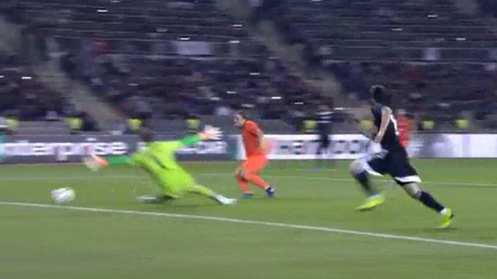 Asmir Begović u nevjerici nakon kiksa njegove odbrane
