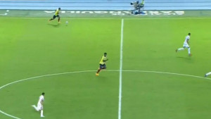 Luis Muriel primio loptu na svojoj polovini, a onda postigao spektakularan gol