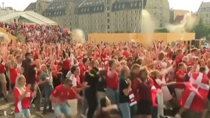 Danci se kupaju pivom: Pogledajte reakciju navijača nakon gola Dolberga