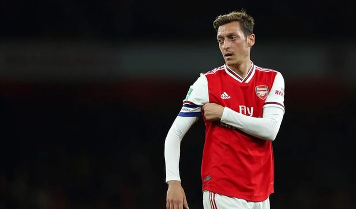 Mesut Ozil: Ostajem u Arsenalu do 2021. godine