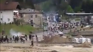 Pogledajte tuču navijača Sarajeva i Željezničara!
