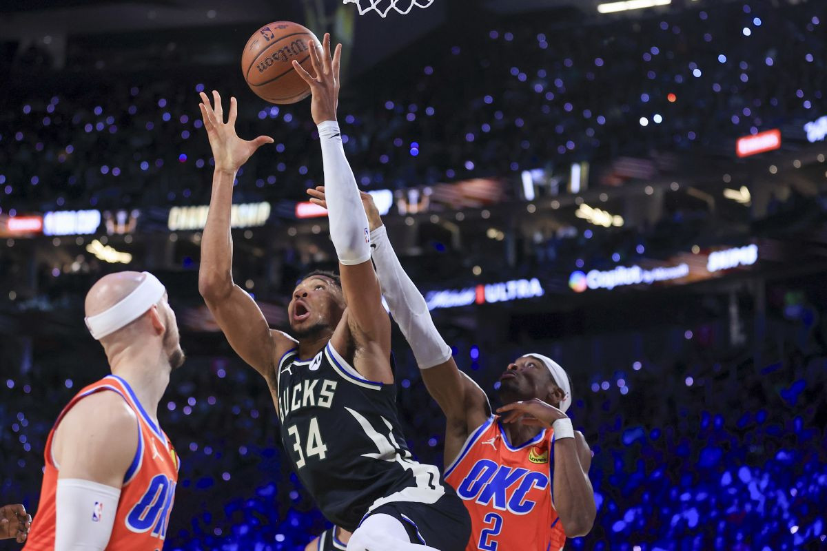 Fenomenalni Giannis vodio Buckse do trofeja u NBA Cupu Fenomenalni Giannis vodio Buckse do trofeja u NBA Cupu