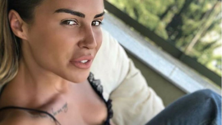 Rumuna koji je danas 'pocrvenio' ima ko tješiti: Njena fotka od prije devet godina govori sve