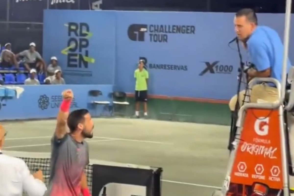 Slavni teniser izbačen s Džumhurovog finala; Damir sudiji: "Šta nije ok s tobom? Skloni ga!" Slavni teniser izbačen s Džumhurovog finala; Damir sudiji: "Šta nije ok s tobom? Skloni ga!"