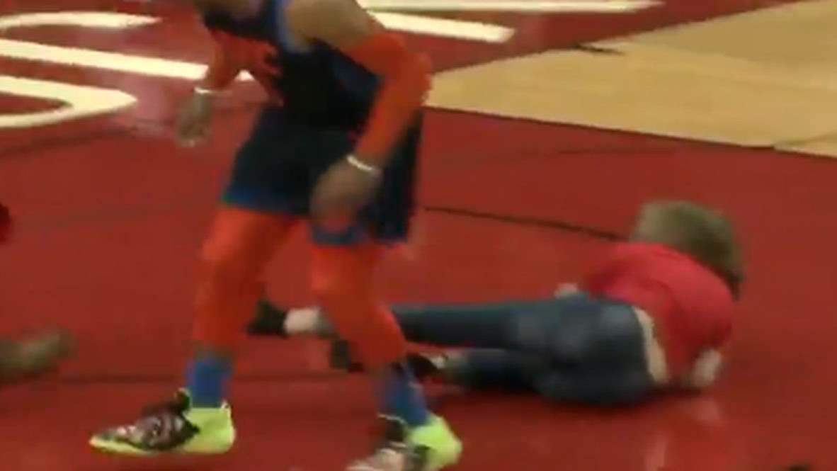 Russell Westbrook oborio djevojku s nogu - bukvalno