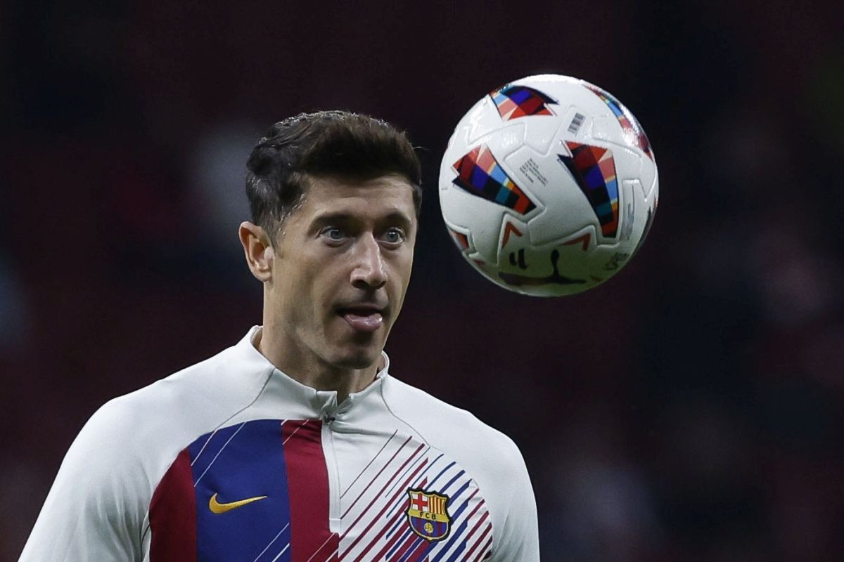Xavi i Laporta "tjeraju" Lewandowskog, šta će reći navijači Barcelone? Xavi i Laporta "tjeraju" Lewandowskog, šta će reći navijači Barcelone?